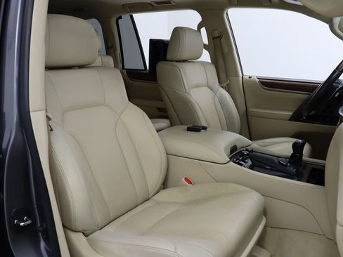Used 2017 Lexus LX 570 4WD w/ Luxury Package image 28