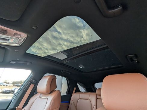 Used 2026 Genesis GV70 2.5T Advanced image 13