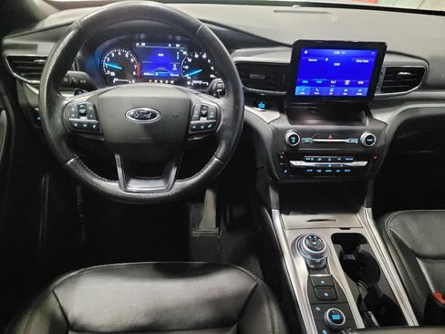 Used 2020 Ford Explorer XLT w/ Equipment Group 202A AWD/4WD image 22