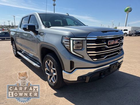 Used 2023 GMC Sierra 1500 SLT image 1