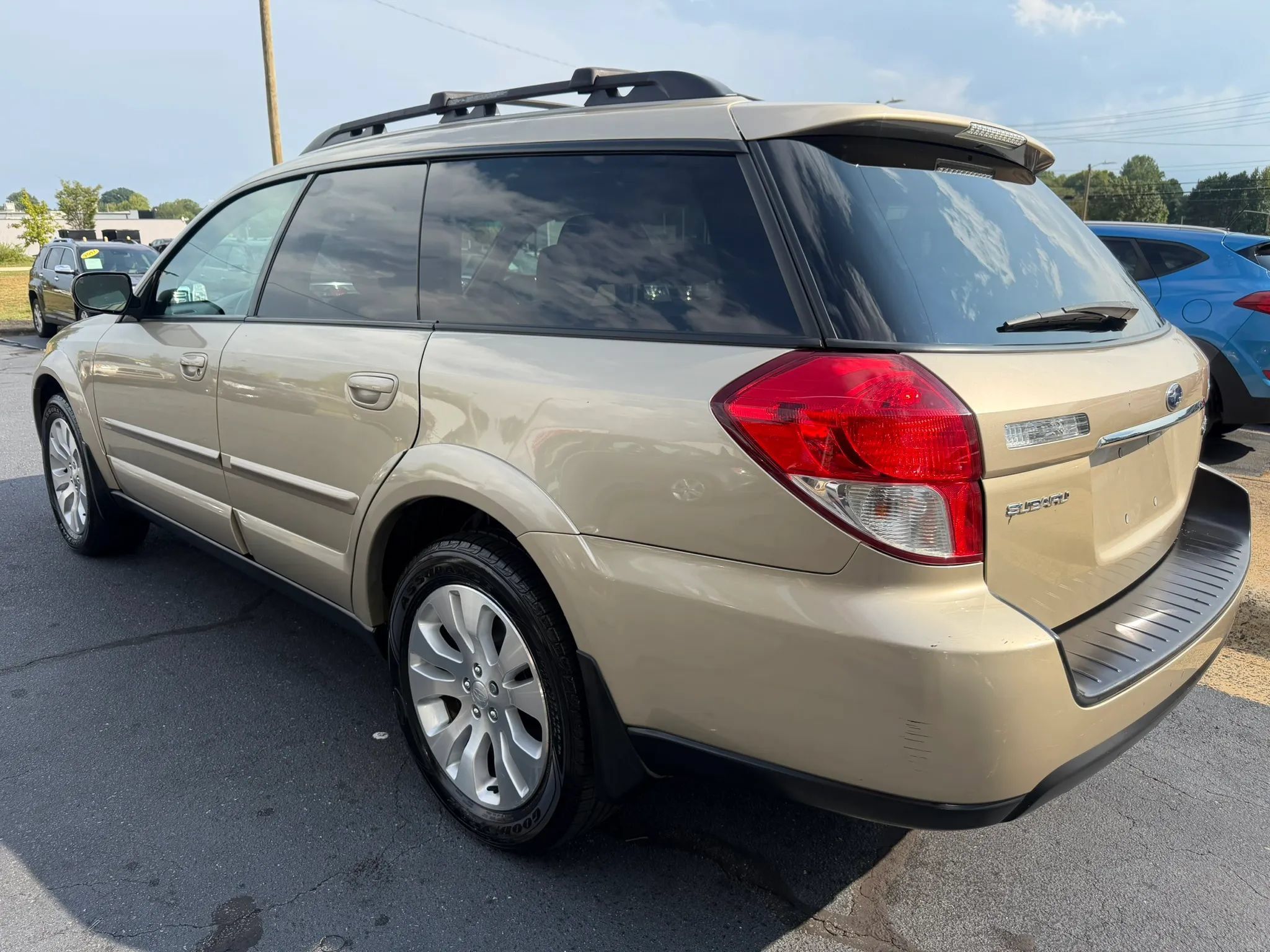 Used 2009 Subaru Outback 2.5i Limited AWD/4WD image 5