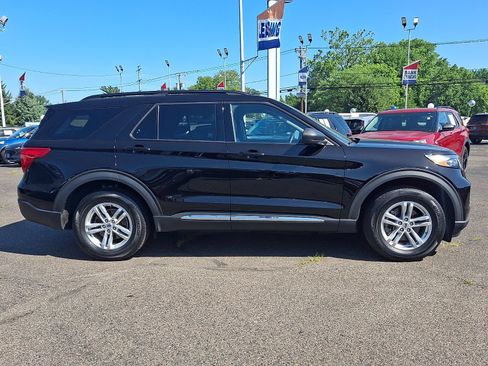 Certified 2023 Ford Explorer XLT w/ Equipment Group 202A AWD/4WD image 8