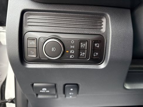 Certified 2025 Ford F350 Platinum image 17