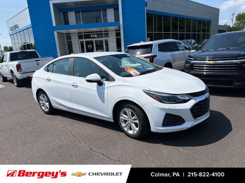 Used 2019 Chevrolet Cruze LT FWD image 3