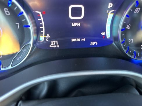 Used 2025 Chrysler Pacifica Select FWD image 16