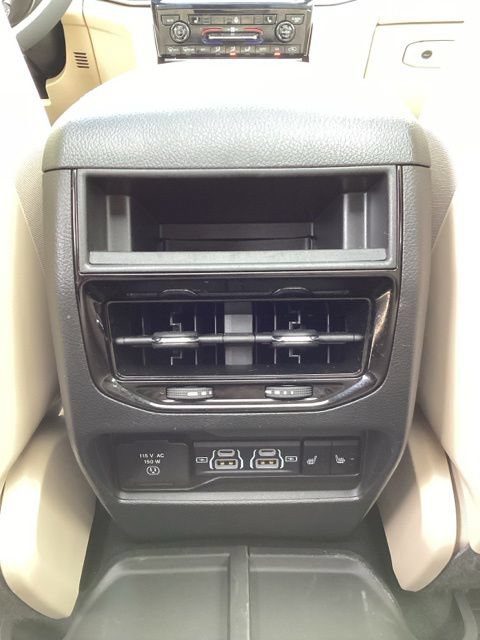 Used 2024 Jeep Grand Cherokee Limited AWD/4WD image 8