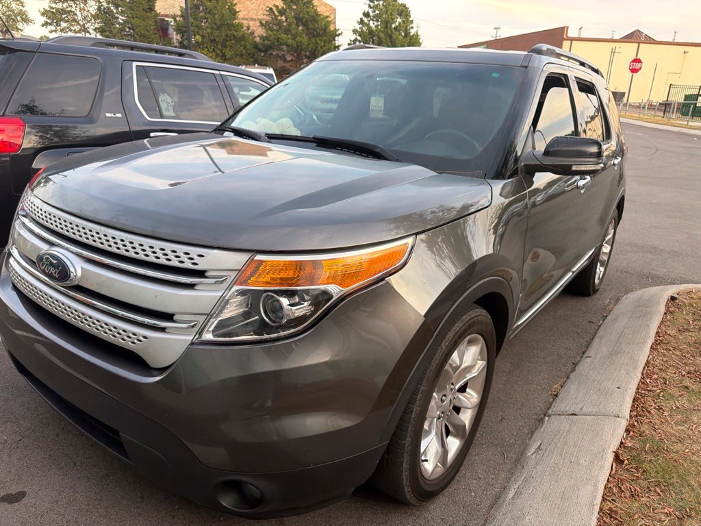 Used 2015 Ford Explorer XLT w/ Equipment Group 201A FWD image 3