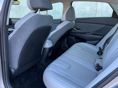 Used 2025 Hyundai Elantra Limited image 11