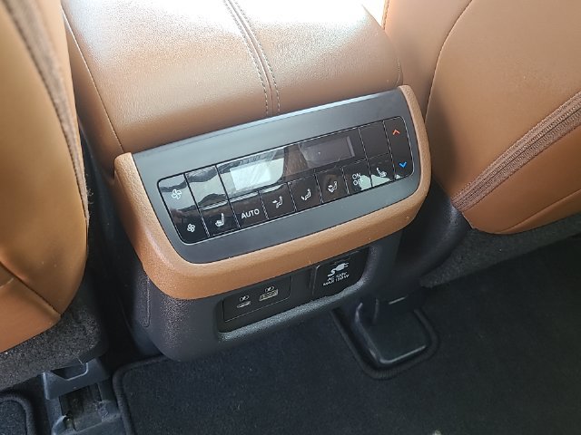 Used 2024 Nissan Pathfinder Platinum w/ Lighting Package (N92) AWD/4WD image 26