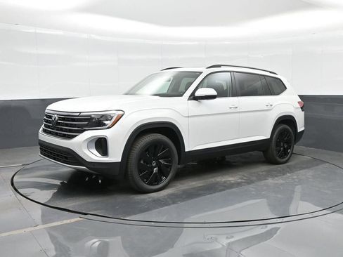 New 2026 Volkswagen Atlas SE FWD image 3