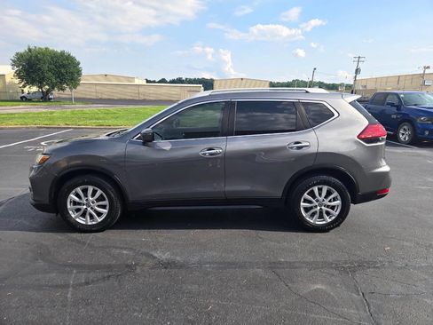 Used 2017 Nissan Rogue SV w/ Sun & Sound Touring Package FWD image 9