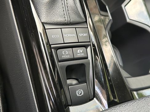 Used 2025 Toyota Camry XLE AWD/4WD image 27