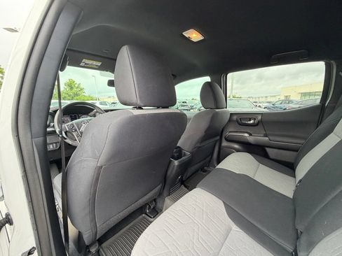 Used 2021 Toyota Tacoma TRD Off-Road AWD/4WD image 18