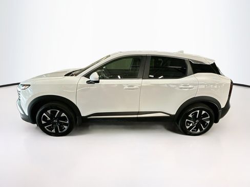 Used 2025 Nissan Kicks SV AWD/4WD image 4
