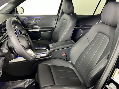 New 2025 Mercedes-Benz GLB 250 image 4
