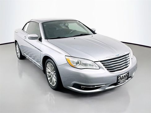 Used 2013 Chrysler 200 Limited image 1