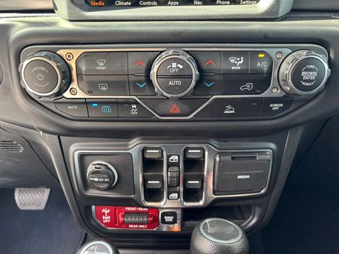 Used 2023 Jeep Wrangler Unlimited Rubicon 4xe image 28