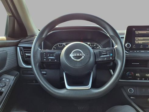 Used 2023 Nissan Rogue SV image 14