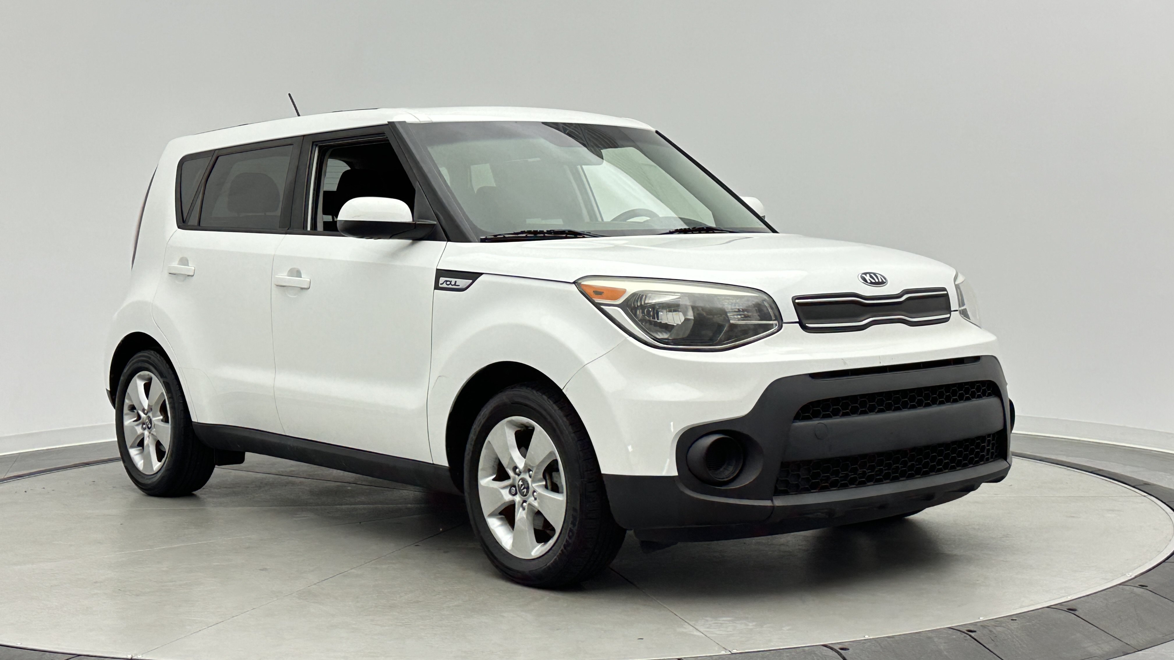 Used 2018 Kia Soul w/ Option Group 020 FWD image 3