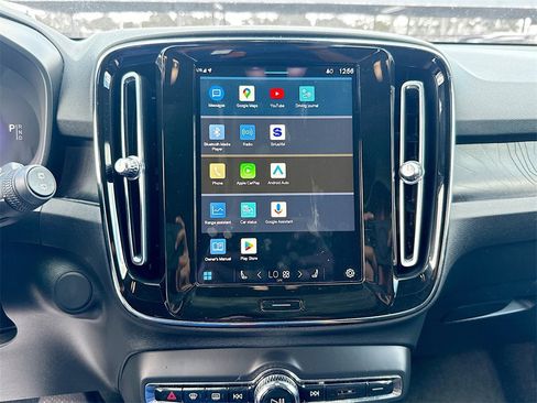 Used 2023 Volvo XC40 Recharge Plus image 16