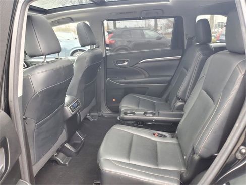 Used 2015 Toyota Highlander Limited Platinum image 29