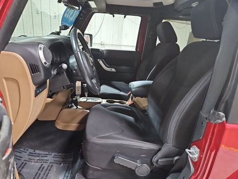 Used 2013 Jeep Wrangler Rubicon w/ PWR Convenience Group image 10