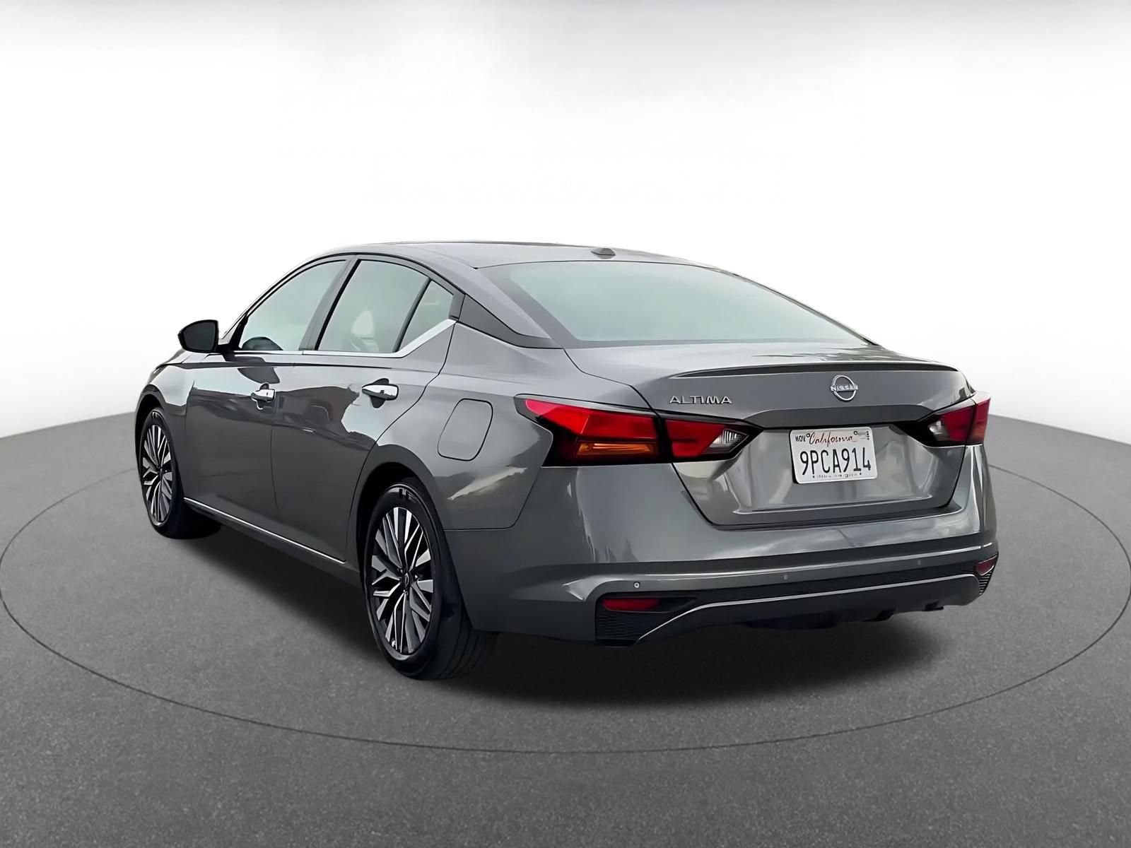 Used 2025 Nissan Altima 2.5 SV FWD image 10