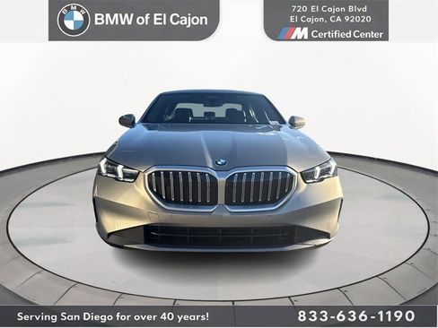 Used 2025 BMW 530i xDrive w/ Premium Package image 2
