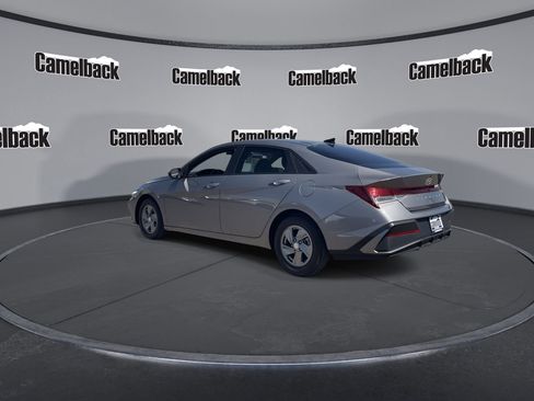 Certified 2024 Hyundai Elantra SE FWD image 5