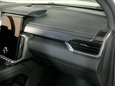 Used 2026 GMC Acadia Elevation w/ Elevation Premium Package FWD image 16