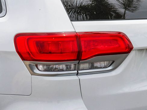 Used 2018 Jeep Grand Cherokee Limited RWD image 7