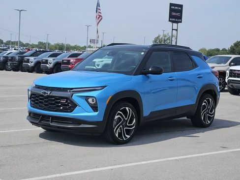 Used 2025 Chevrolet TrailBlazer RS w/ Convenience Package FWD image 3