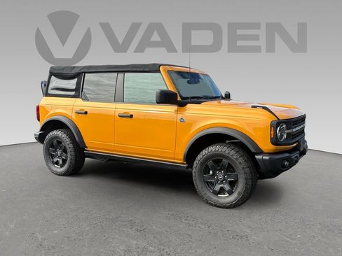 Used 2022 Ford Bronco Black Diamond image 1