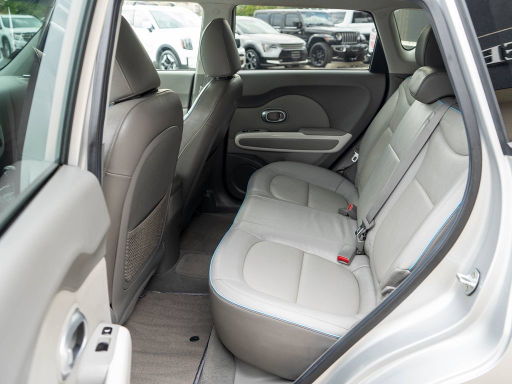 Used 2016 Kia Soul EV + FWD image 12