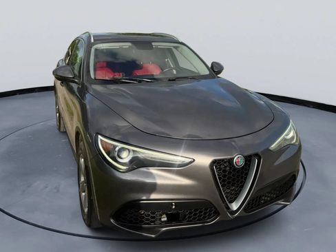 Used 2018 Alfa Romeo Stelvio AWD image 3