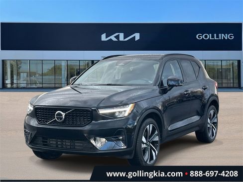 Used 2025 Volvo XC40 B5 Plus image 5