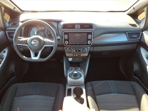 Used 2022 Nissan Leaf S image 11