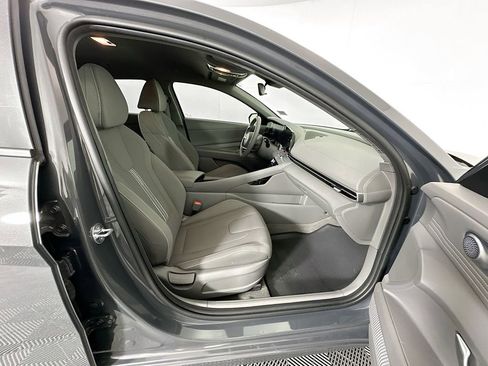 Used 2023 Hyundai Elantra SEL w/ Convenience Package FWD image 28
