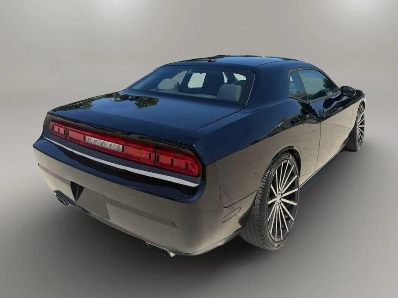 Used 2014 Dodge Challenger SXT RWD image 7
