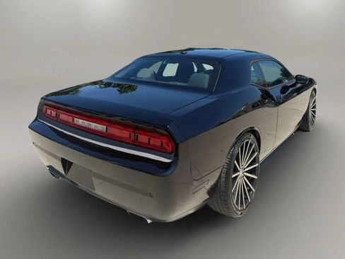 Used 2014 Dodge Challenger SXT RWD image 7