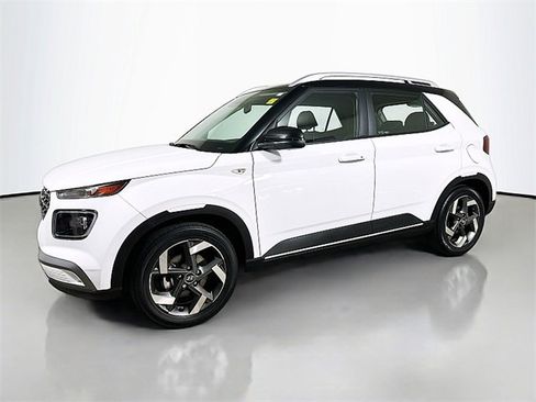 Used 2022 Hyundai Venue Limited image 3