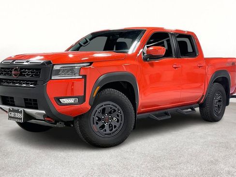 Used 2025 Nissan Frontier PRO-4X image 14