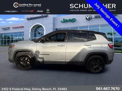 Used 2022 Jeep Compass Latitude FWD image 4