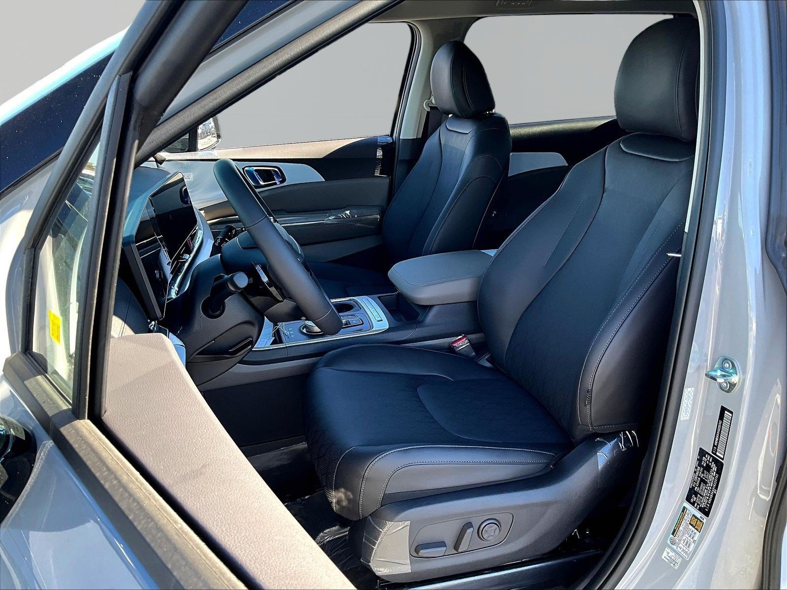 New 2027 Kia Carnival LXS FWD image 16