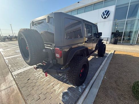 Used 2016 Jeep Wrangler Unlimited Rubicon w/ Dual Top Group AWD/4WD image 6