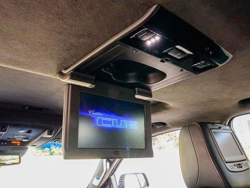 Used 2018 Cadillac Escalade ESV Platinum AWD/4WD image 13