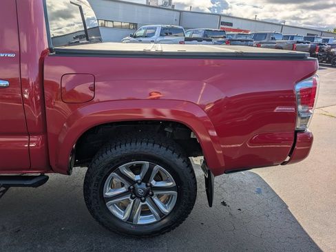 Used 2019 Toyota Tacoma Limited AWD/4WD image 4