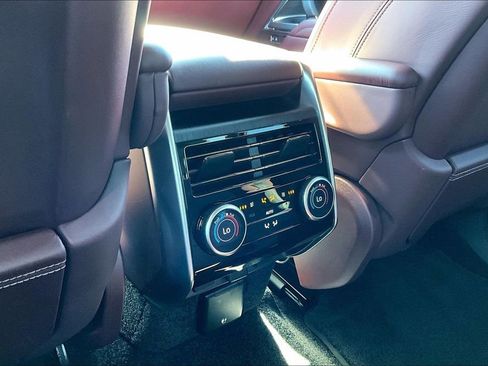 Used 2025 Land Rover Range Rover SE image 10