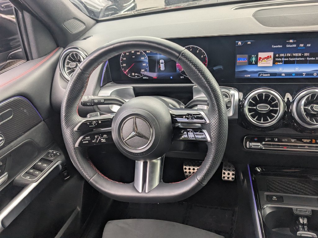 Used 2024 Mercedes-Benz GLB 250 image 3