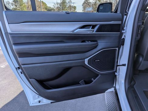 New 2026 Jeep Grand Wagoneer L Limited image 19